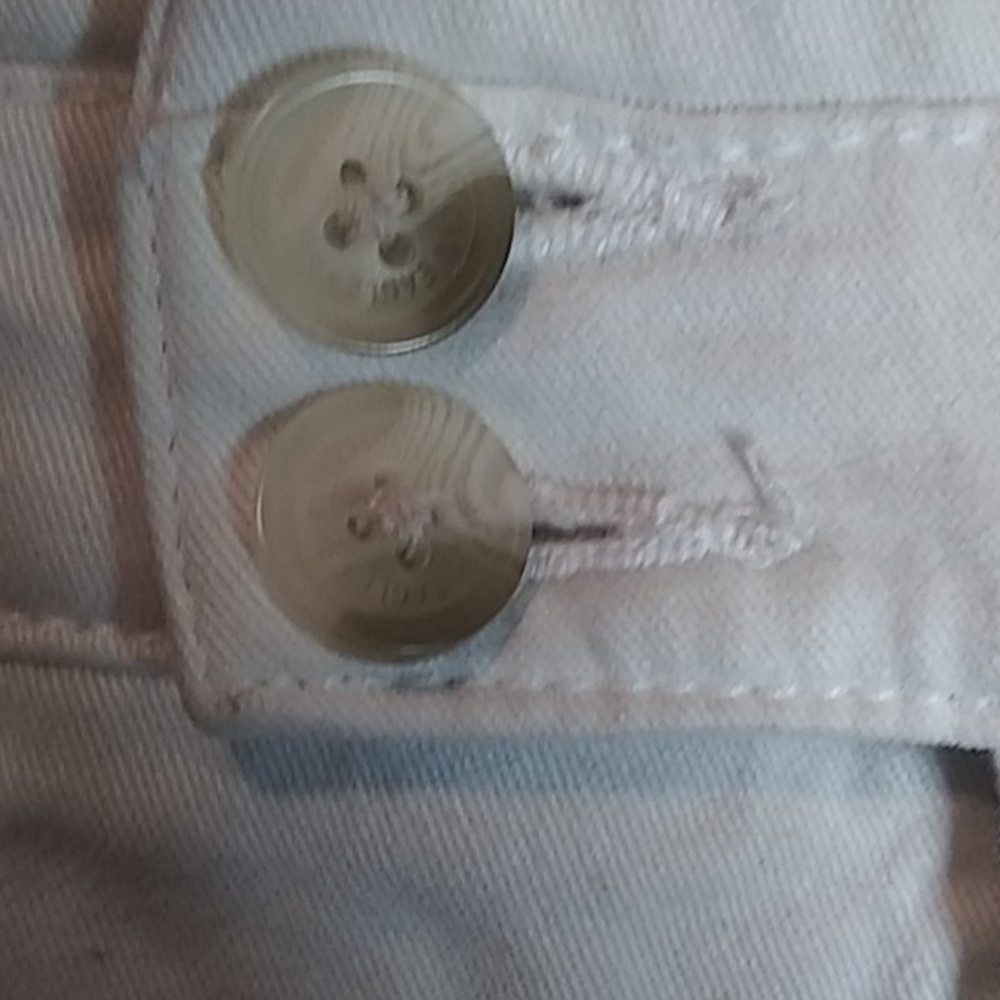Shorts - Picture 3 of 4